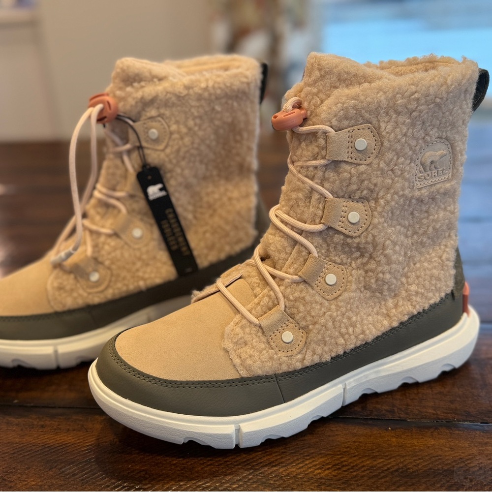 Youth Sorel Explorer Cozy Boots. Size Youth 6. NWT